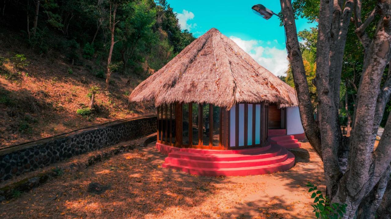 Khabita Beach Resort Lembar  외부 사진